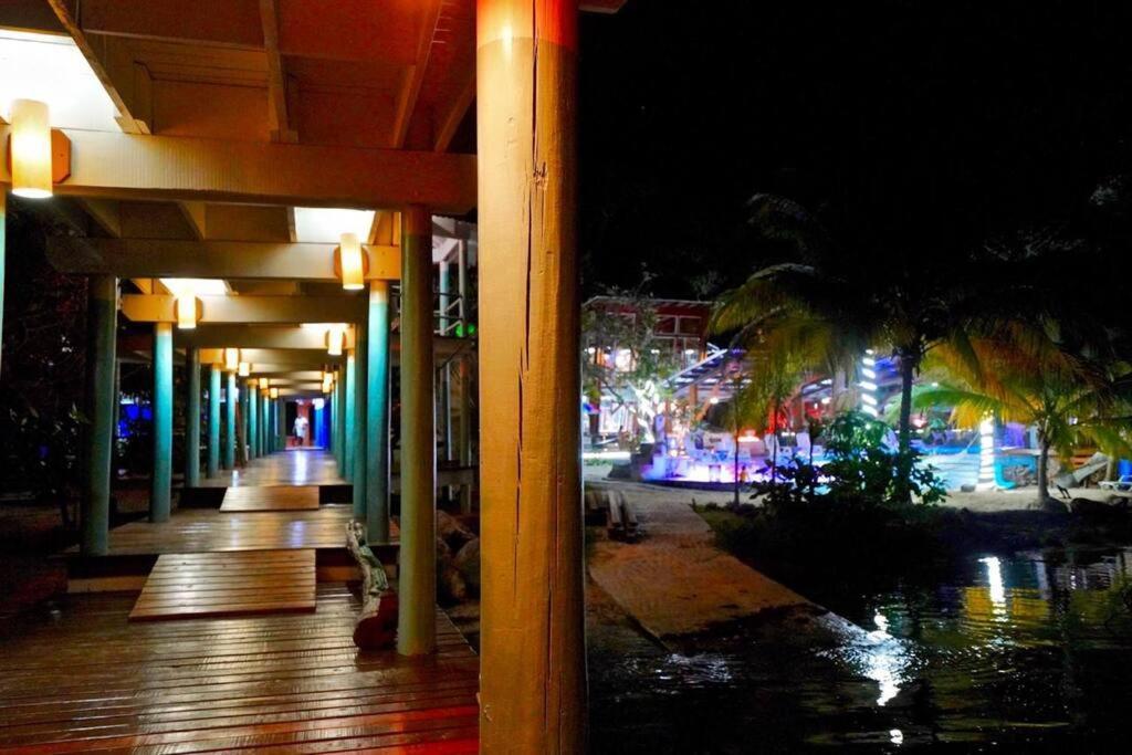 The Dock Resort Over Water Retreat Вест-Енд Екстер'єр фото