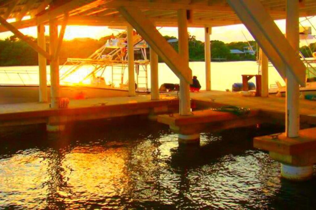 The Dock Resort Over Water Retreat Вест-Енд Екстер'єр фото