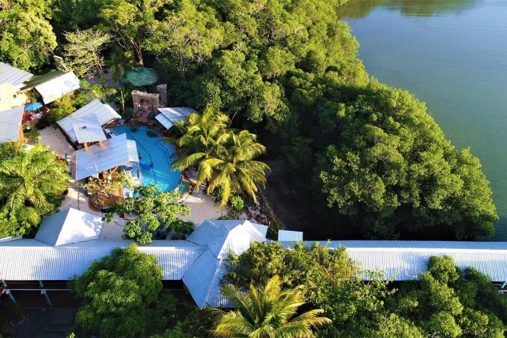 The Dock Resort Over Water Retreat Вест-Енд Екстер'єр фото