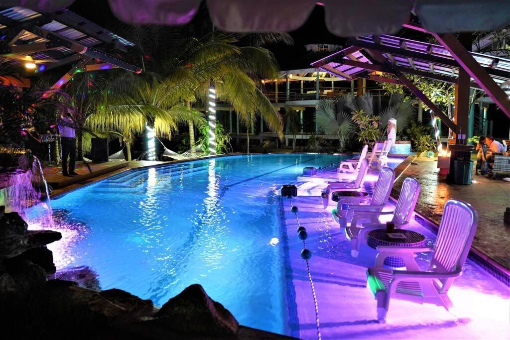 The Dock Resort Over Water Retreat Вест-Енд Екстер'єр фото