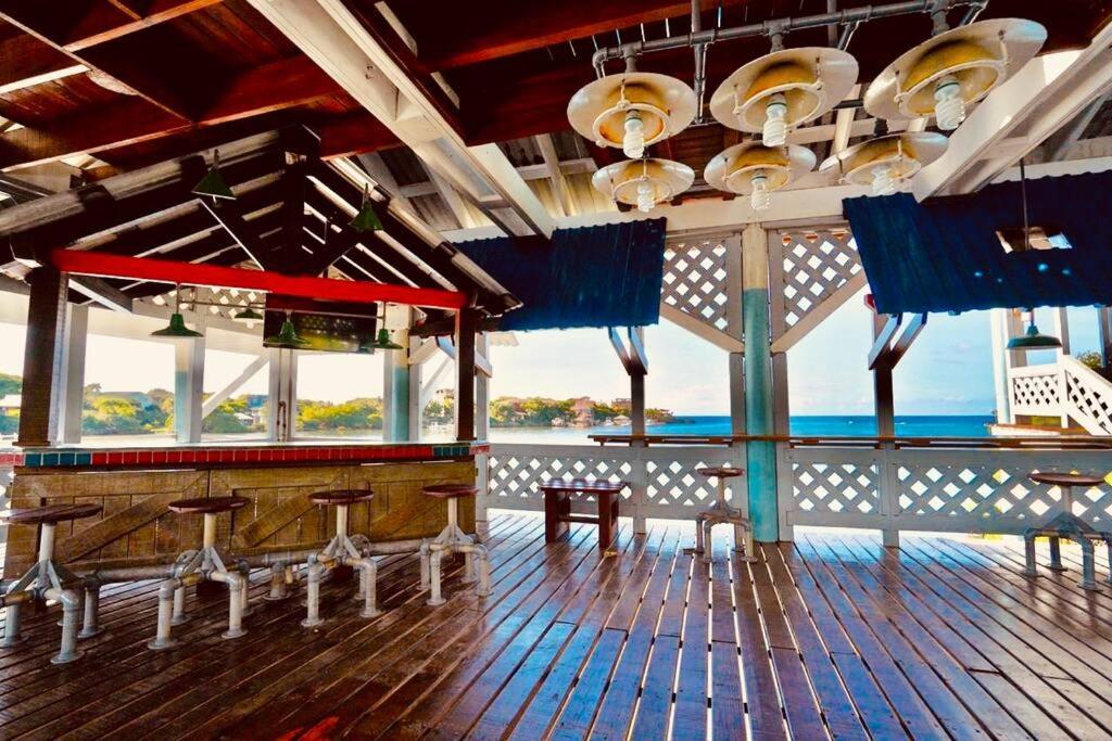 The Dock Resort Over Water Retreat Вест-Енд Екстер'єр фото
